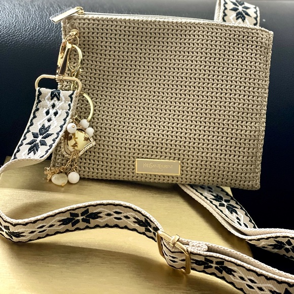 Yves Saint Laurent - Picture 1 of 13